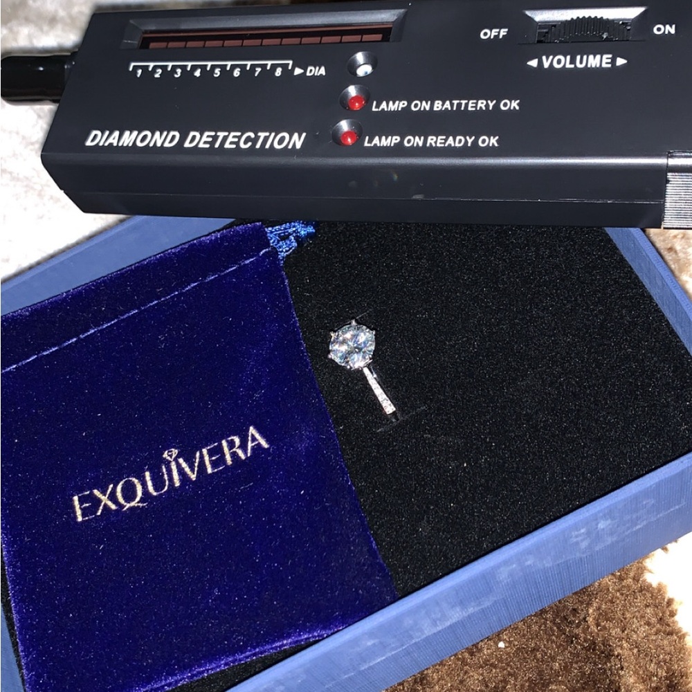 Diamond Engagement/Promise Ring - Picture 1 of 5
